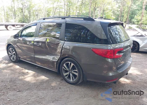 2022 Honda Odyssey Touring z USA, uszkodzony, nr VIN 5FNRL6H86NB038451